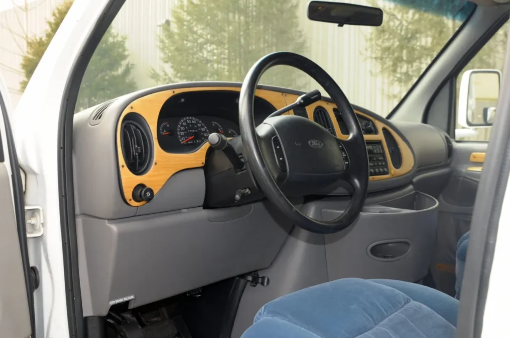 1999 Ford E-350 Super Duty Chinook Premier LT Camper