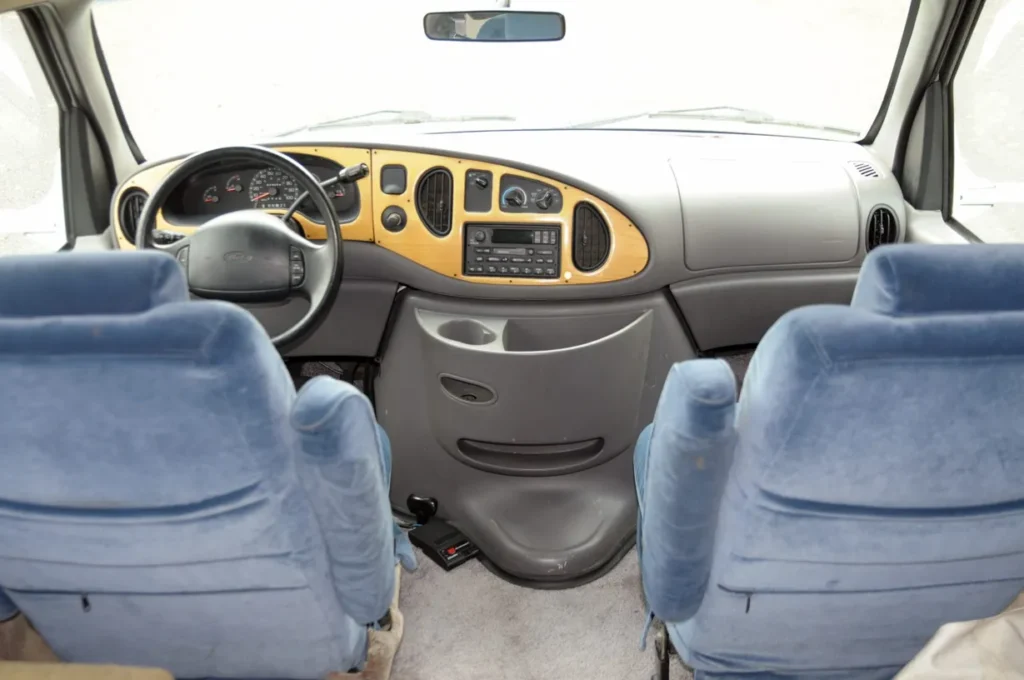 1999 Ford E-350 Super Duty Chinook Premier LT Camper