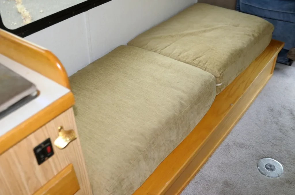 1999 Ford E-350 Super Duty Chinook Premier LT Camper