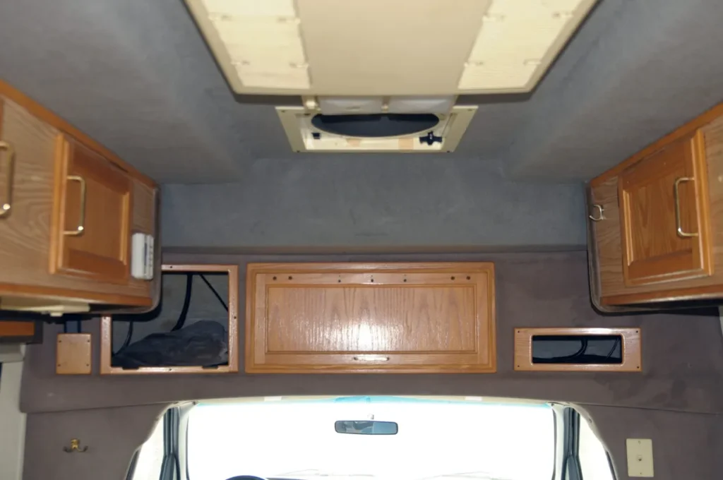 1999 Ford E-350 Super Duty Chinook Premier LT Camper