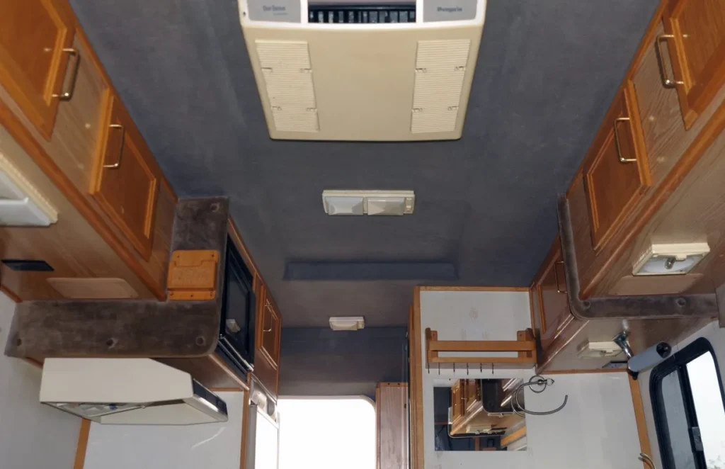 1999 Ford E-350 Super Duty Chinook Premier LT Camper