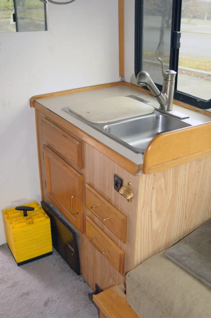 1999 Ford E-350 Super Duty Chinook Premier LT Camper